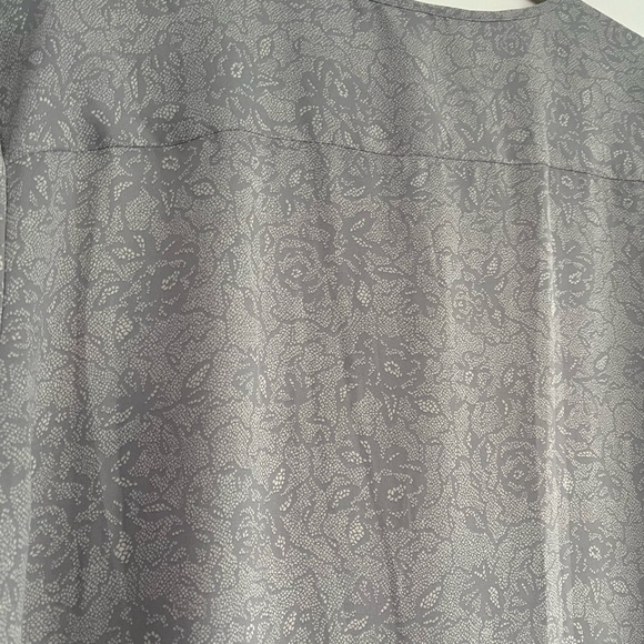 Violet & Claire Gray Floral Tunic Blouse Size 3X - Picture 9 of 9